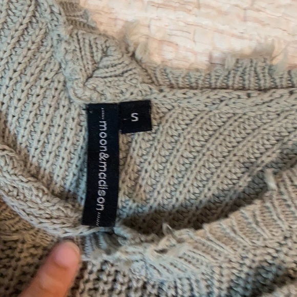 sweater - Picture 2 of 2